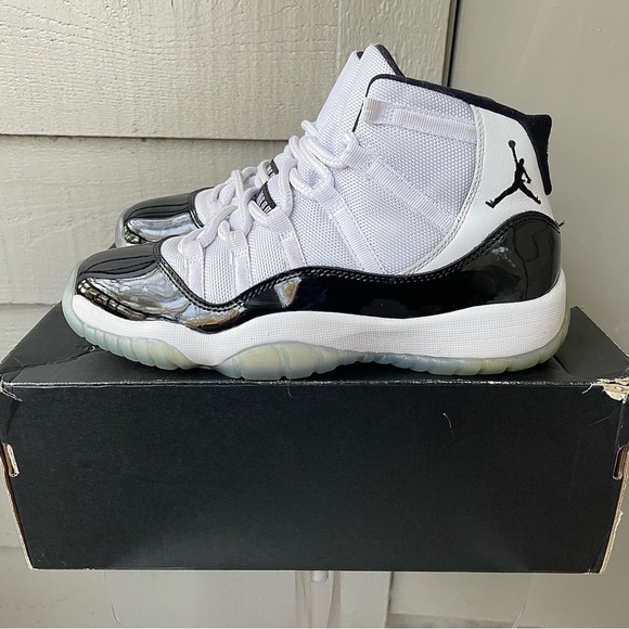 Air Jordan Retro 11 Concord Size 6Y - Picture 3 of 6